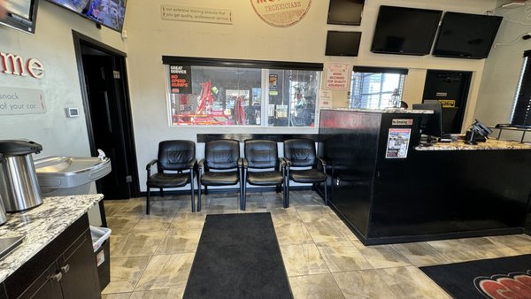 BUSINESS CLEANING - THIS OFFICE GET REGULAR CLEANING BUSINESS CLEANING - THIS OFFICE GET REGULAR CLEANING