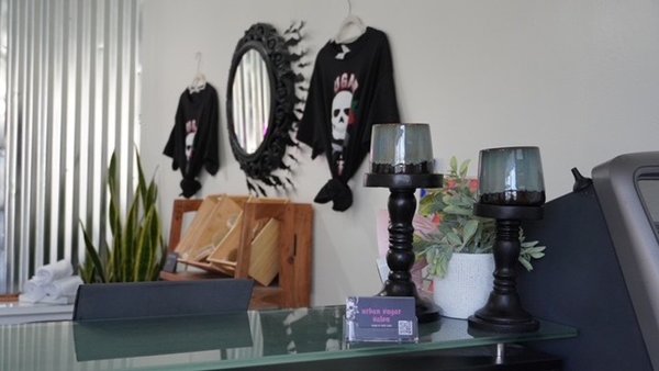 Our salon - Established in 2019 by a nine year experienced esthetician with a love for sugaring and making hand made natural skincare products. Our salon boutique offers expert sugaring and body exfoliation services. Book with us and enjoy affordable monthly memberships and our complimentary coffee bar located in our lobby