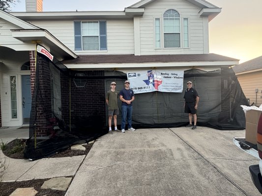 Jobsite Protetion - At 1876 Roofing, protecting your home is a top priority! We use special nets to protect your home from falling debris during the roofing process. This is just one area that sets us apart from our competition.

Call us today to schedule your free consultation!