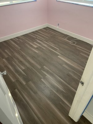 Margate Project 1200 square feet with Baseboards - Vinyl flooring 20 mills 
5.7 with pas attach 
15 years residential 
5 years comercial