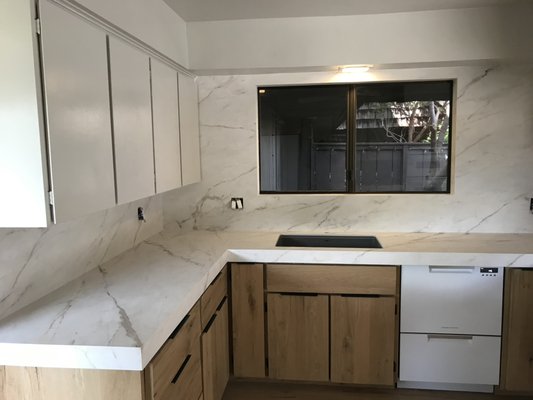 Porcelain and Quartzite Surfaces - We provide Custom Fabrication and Installation of Porcelain and Quartzite