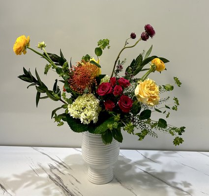 Designer's Choice Floral Arrangements - At Wine&Blooms, we take pride in curating memorable and meaningful floral experiences. With our Designer's Choice arrangement, you have the flexibility to choose your Budget and Size, making it easy to find the perfect floral gift for any occasion. Trust our skilled Designers to create something truly special that will leave a lasting impression.  Allow our seasonal blooms to infuse joy and beauty into your life, all while staying within your desired budget and size preference.
Petite $59.95-$79.95 Medium $89.95-139.95 Large$159.95-$249.95 Opulent $299.95-$499.95