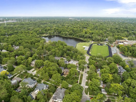 Lake Ellyn Home - Sold! - The Lake Ellyn area of Glen Ellyn is a highly prized location. This home, with it's close location to both Lake Ellyn and downtown Glen Ellyn, took a great offer within 60 days of going on the market. Lake Ellyn Home - Sold! - The Lake Ellyn area of Glen Ellyn is a highly prized location. This home, with it's close location to both Lake Ellyn and downtown Glen Ellyn, took a great offer within 60 days of going on the market.
