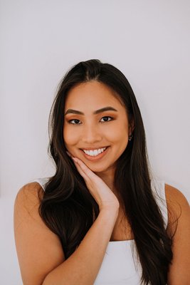 About Jess - I am a certified microblading technician with a background and passion for art. As a permanent makeup cosmetologist, I use my artistic background and eye for detail to create the most natural-looking, yet stunning, eyebrows. My goal is to help women feel beautiful and more confident by enhancing their everyday look. We’ll work together to make sure you get the brows of your dreams!