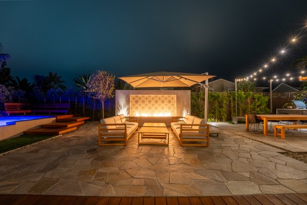 LANDSCAPE RENOVATION - ON THIS PROJECT WE PERFORM THE DESIGN AND CUSTOM-BUILT COMPLETA LANDSCAPE. THIS INCLUDES SPA, FIRE PIT, OUTDOORKITCHEN, FLOORS COMPLETED BACKYARD AND FRONT AS WELL. LANDSCAPE RENOVATION - ON THIS PROJECT WE PERFORM THE DESIGN AND CUSTOM-BUILT COMPLETA LANDSCAPE. THIS INCLUDES SPA, FIRE PIT, OUTDOORKITCHEN, FLOORS COMPLETED BACKYARD AND FRONT AS WELL.