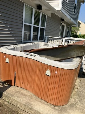 Hot tub removal - Need a hot tube removed that’s no problem junk bros & moving can get it gone in under 3 hours or less book your appointment today to get rid of your hot tubs out with the old in with the new