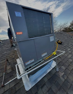 New 4 ton roof Gas Pkg Unit in Lodi, California - This customer had an old carrier Pkg Unit so we figured we'd stay in the same family and provide a a Bryant unit