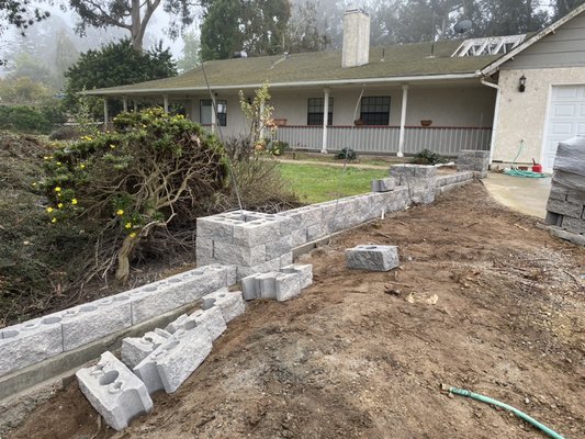 Construcción de muros de contención - Construcción de muro para instalación de Fensing y retaining para amlpliar el patio trácero Construcción de muros de contención - Construcción de muro para instalación de Fensing y retaining para amlpliar el patio trácero