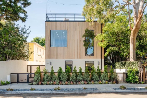 FOR LEASE | 609 Broadway St. | $13,500/mo - 609 Broadway St., Venice, CA, 90291

FOR LEASE! 4 Bed 3.5 Bath Beautiful Venice property leased for $13,500/mo! 
5 minute walk to Abbot Kinney and 10 minutes from Venice Beach.