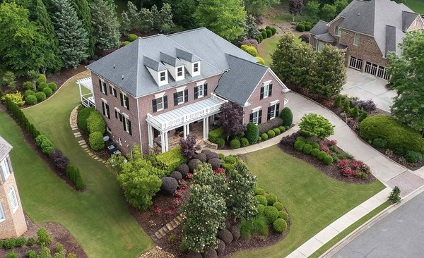 DRONE / AERIAL - Starting at $200 (or $150 as an add-on)

Licensed and Insured

FAA regulations Part 107 certified

Experienced trained drone pilots

Professional photographers, not simply drone pilots
