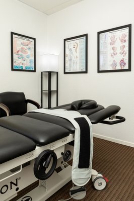 Spinal Decompression Table - Are you looking for spinal decompression in Carmichael CA? You don't have to live in debilitating pain. Whether you have lower back pain, a pinched nerve, sciatica, radiating pain into the arms or legs, neck pain, or a variety of symptoms related to damaged or degenerative discs, spinal stenosis, and post-operative complications, as well as syndromes of the lumbar and cervical spine. Spinal Decompression may be for you.