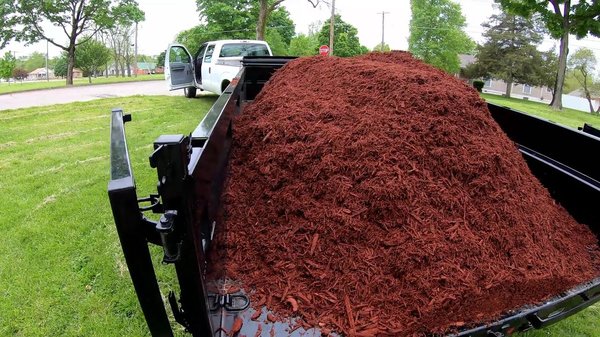Mulch delivery and spreading - All kinds of materials and driveway work are available Mulch delivery and spreading - All kinds of materials and driveway work are available