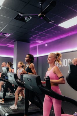Are you ready to HIIT your Stride? - WE WELCOME ALL AGES & ALL LEVELS. AT STRIDE FITNESS, CLASSES ARE DESIGNED FOR WALKERS, JOGGERS, OR RUNNERS, AND CLIENTS OF ALL LEVELS WORKOUT SIDE BY SIDE TO CREATE A UNIQUE, INCLUSIVE EXPERIENCE. Are you ready to HIIT your Stride? - WE WELCOME ALL AGES & ALL LEVELS. AT STRIDE FITNESS, CLASSES ARE DESIGNED FOR WALKERS, JOGGERS, OR RUNNERS, AND CLIENTS OF ALL LEVELS WORKOUT SIDE BY SIDE TO CREATE A UNIQUE, INCLUSIVE EXPERIENCE.