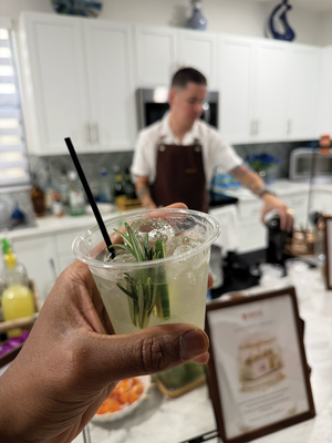 A home celebration, elevated 🍸 - From a simple kitchen counter to a fully styled bar setup, we brought the experience right into the heart of the home. Intimate, seamless, and designed for a great time.