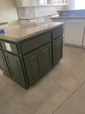 White lacquer kitchen cabinet painting - This is a job we just finished 08-03-2022 the client was very pleased with the job. We painted the whole house all the ceilings, doors, walls & cabinets. White lacquer kitchen cabinet painting - This is a job we just finished 08-03-2022 the client was very pleased with the job. We painted the whole house all the ceilings, doors, walls & cabinets.