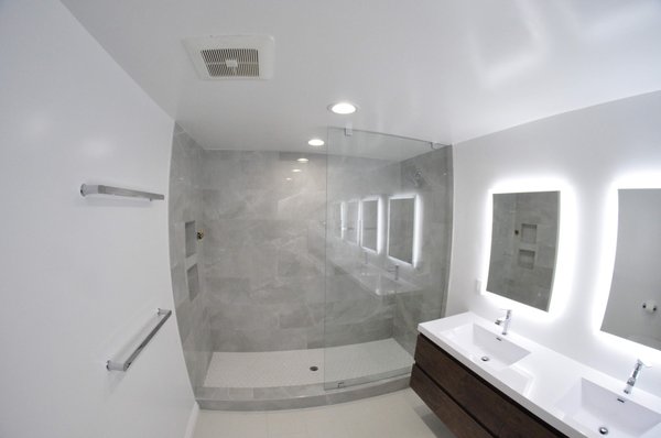 Master Bathroom & Walk In Closet - In this project we added a new master bathroom and a walk in closet to an exiting big bedroom