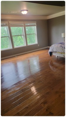 Cleaned shower, vacuumed bedroom and mopped hardwood floor. - This is pictures after cleaning being done. Cleaned shower, vacuumed bedroom and mopped hardwood floor. - This is pictures after cleaning being done.