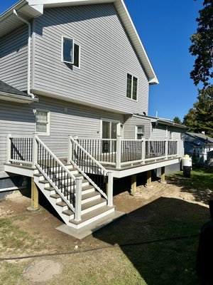 New deck rebuild - We demoed the old deck and rebuild this brand new deck with new pressure treated wood frame and Trex materials.