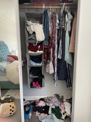 Pre-teen girl's room - A pre-teen can have a hard time maintaining their space on their own without established solutions and a "designated home" for all their things to be put away. Organizing can help them succeed and keep up with personal responsibilities while also fostering independence and giving them healthy habits for the future. Pre-teen girl's room - A pre-teen can have a hard time maintaining their space on their own without established solutions and a "designated home" for all their things to be put away. Organizing can help them succeed and keep up with personal responsibilities while also fostering independence and giving them healthy habits for the future.