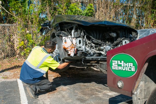 We offer convenient 24 hour towing - During the stressful times of an accident occurrence the team at DB Orlando Collision makes it easy. Give us a call or text at 407-467-5930 and we will dispatch our tow tuck driver 24 hours a day and begin our world class claims handling assistance.