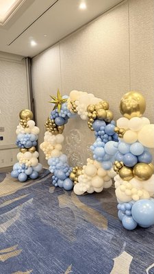 Charles Schwab Bank Corporate Event - We had a chance to decorate a Charles Schwab corporate event at the local Marriott Marina del Rey hotel!
Installation is a photo zone for the guests to take pictures at the event.