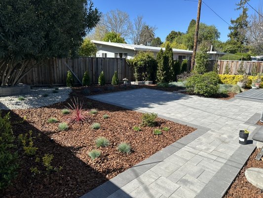 Back yard renovation with concrete pavers, small trex deck and redwood bark. - Beautiful back yard renovation in Mountain View. Back yard renovation with concrete pavers, small trex deck and redwood bark. - Beautiful back yard renovation in Mountain View.