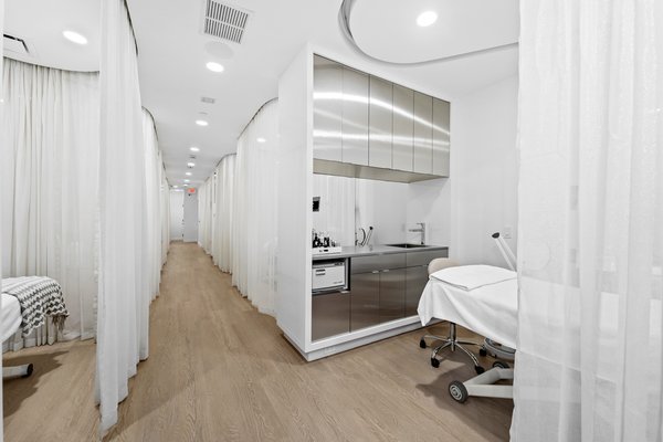 Silver Mirror - Brickell Facilities - Come visit our new state-of-the-art Brickell location today!