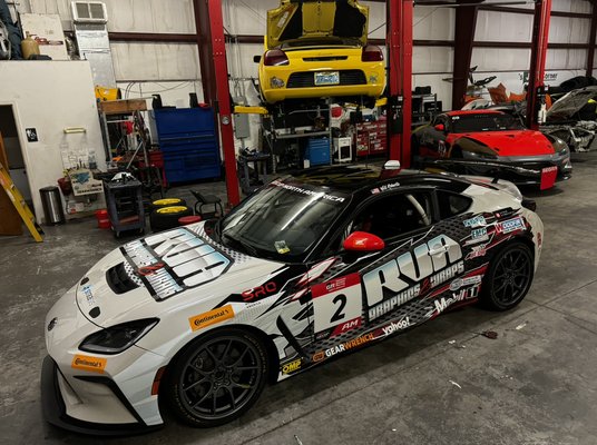 Custom Printed wraps - Stand out with custom printed car wraps . Make your car one of a kind! From wild graphics to personalized designs , our custom printed wraps turn your vehicle into a moving masterpiece.