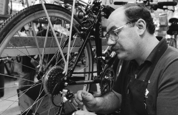 Family store for 3 generations - Family store for 3 generations Photo: Mr. Schiltz in the workshop.
In 1947, in his father's basement, Cycle founder Paul “Paul Schiltz” decided to hire bikes. Yvonne, his wife, takes care of it during the day and in the evening Paul takes over after his working day, as manager of the "Hunting and Fishing" department at Omer de Serre.
The adventure began on May 11, 1948, Paul acquired a bicycle store in the east of the city of Montreal, more precisely on Adams Street. Subsequently in 1959, Cycle Paul relocated on Cartier Street in Pointe-Claire.. Family store for 3 generations - Family store for 3 generations Photo: Mr. Schiltz in the workshop.
In 1947, in his father's basement, Cycle founder Paul “Paul Schiltz” decided to hire bikes. Yvonne, his wife, takes care of it during the day and in the evening Paul takes over after his working day, as manager of the "Hunting and Fishing" department at Omer de Serre.
The adventure began on May 11, 1948, Paul acquired a bicycle store in the east of the city of Montreal, more precisely on Adams Street. Subsequently in 1959, Cycle Paul relocated on Cartier Street in Pointe-Claire..