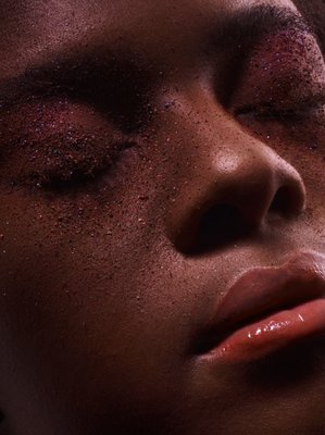 sprinkle make-up - These pictures were taken for Vogue Italy. We evoked  Avant-Garde style.