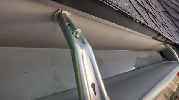 Squeaky Clean Gutter! - A full gutter clean that came out great! Went from clogged with leaves and roof grit, to looking almost brand new. Squeaky Clean Gutter! - A full gutter clean that came out great! Went from clogged with leaves and roof grit, to looking almost brand new.