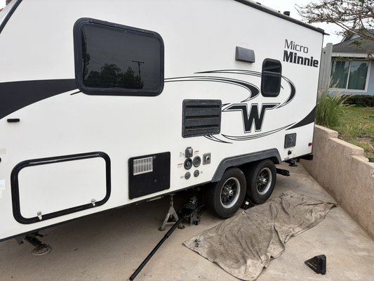 2018 Mini Winnebago Wheel Bearing inspection/greasing/new dust seals - roof reseal - 2018 Mini Winnebago Wheel Bearing inspection/greasing/new dust seals/bake inspection - roof reseal