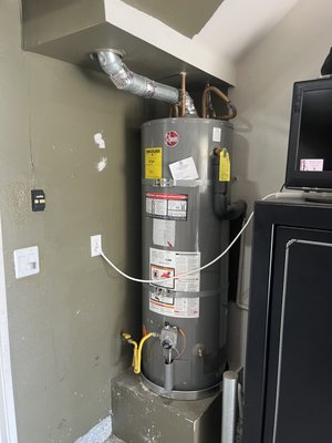 Water Heater Installation - This commercial building's old water heater was leaking and struggling to keep up with daily use. Our team removed the outdated unit and installed a brand new water heater. The new system provides steady hot water, improved reliability, and peace of mind for the owner - no more surprise cold showers or risk of flooding. Swiftflow Plumbing handled everything from removal and installation to testing and cleanup, leaving the customer with a safe, worry free system