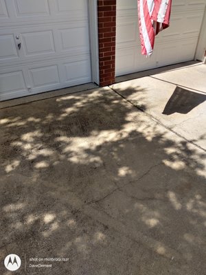 Under pressure in Pflugerville - In this house we clean the clean the whole driveway, sidewalks, rocks and lobby. Another customer happy. Under pressure in Pflugerville - In this house we clean the clean the whole driveway, sidewalks, rocks and lobby. Another customer happy.