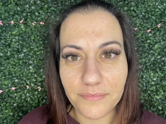 Volume Eyelash Extensions - Volume lashes is a technique in which multiplied lash extensions are fanned out and applied to one natural lash. Volume eyelash extensions allow for a great level of customization to achieve the client's desired look. This technique will give you a fuller and fluffier lash line.