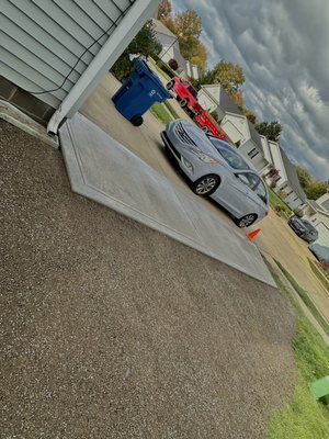 Drawey extension - This renovation was done because of a narrow parking lot 🚗💥 Our parking lot concrete expands your spaces without sacrificing style! 😎 You can create larger and safer parking spaces. No more space problems! 👍 Build with us 🔥