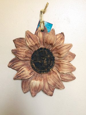 WALL DECOR - Decorative wall hangings. WALL DECOR - Decorative wall hangings.