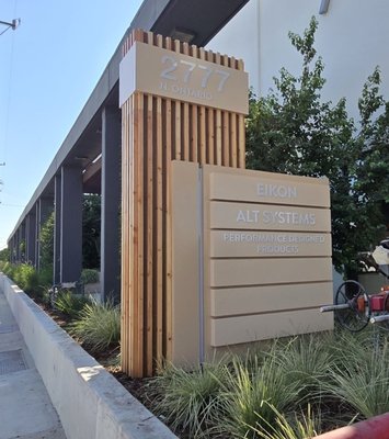 Monument Signs - Here are some Monument Signs we've fabricated and/or installed. Monument signs "flag down" traffic for you - and get people's attention. Monument Signs - Here are some Monument Signs we've fabricated and/or installed. Monument signs "flag down" traffic for you - and get people's attention.