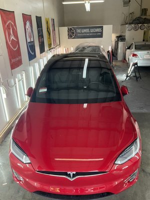 Tesla Wheel Restoration - tesla wheel repair n restoration 
100 percent color match 
each wheel takes about 45 mnts upto an hour to get ready 
 any size of damage on your tesla wheel ( curb rash n scratches damage repair only )