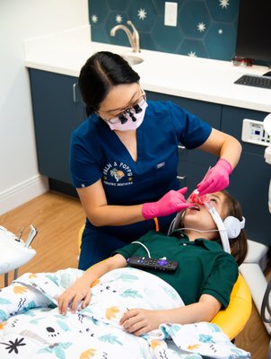 Anxiety-reducing nitrous oxide - Nitrous oxide is an anxiolytic, which means it reduces anxiety. As such, it does not cause sedation, but rather helps relax patients during treatment. Administered through a comfortable nasal mask, nitrous oxide takes effect quickly and wears off rapidly after the procedure. Children remain awake, but feel calm and sometimes giggly, hence the nickname "laughing gas."
Nitrous oxide helps alleviate dental anxiety, allowing children to receive necessary care without fear. This positive experience can help build confidence for future dental visits, promoting long-term oral health. Anxiety-reducing nitrous oxide - Nitrous oxide is an anxiolytic, which means it reduces anxiety. As such, it does not cause sedation, but rather helps relax patients during treatment. Administered through a comfortable nasal mask, nitrous oxide takes effect quickly and wears off rapidly after the procedure. Children remain awake, but feel calm and sometimes giggly, hence the nickname "laughing gas."
Nitrous oxide helps alleviate dental anxiety, allowing children to receive necessary care without fear. This positive experience can help build confidence for future dental visits, promoting long-term oral health.