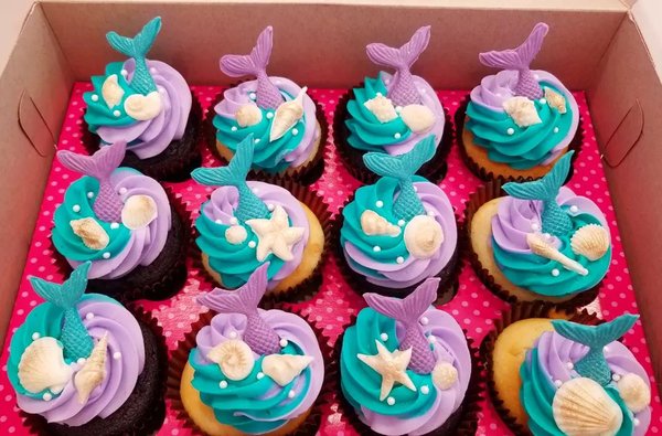 Custom Cupcakes - Fresh Baked Custom Cupcakes - Tell us about your theme and let us help you with your dessert table. We also offer stands to rent in various sizes.