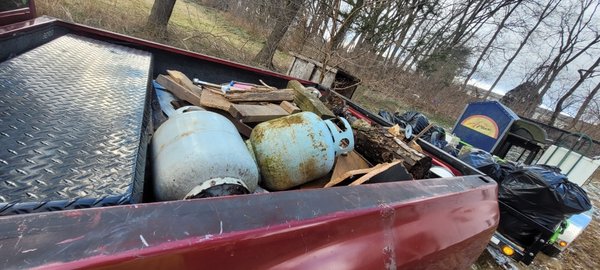 yard cleanup - The customer needed his yard cleaned up before Monday. Was able to squeeze him in and get everything cleaned up in time.