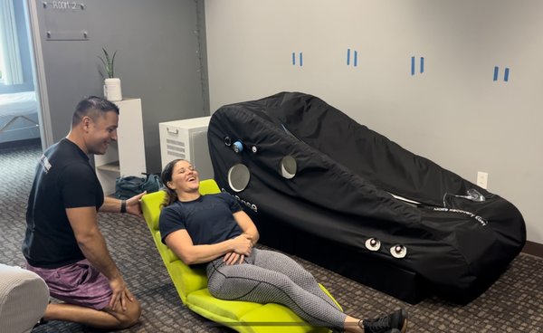 Hyperbaric Oxygen Therapy (HBOT) - Hyperbaric oxygen therapy (HBOT) is an all-natural, non-invasive treatment where our clients simply breathe pure oxygen in a greater-than-normal pressure environment.
The normal air that we breathe consists of 21% oxygen. By breathing in 100% oxygen in a pressurized environment similar to several feet undersea, the effects are tremendous. This combination can increase your body’s oxygen concentration up to 400% - giving the potential to lead to extraordinary health benefits.
In a 60- to 90-minute hyperbaric oxygen session, you are breathing concentrated oxygen while lying down or sitting up in a comfortable reclined position. This relaxing session gives you time to breathe and rest. Many clients sleep, but you are also able to read, listen to music, or even just browse on your phone. Hyperbaric Oxygen Therapy (HBOT) - Hyperbaric oxygen therapy (HBOT) is an all-natural, non-invasive treatment where our clients simply breathe pure oxygen in a greater-than-normal pressure environment.
The normal air that we breathe consists of 21% oxygen. By breathing in 100% oxygen in a pressurized environment similar to several feet undersea, the effects are tremendous. This combination can increase your body’s oxygen concentration up to 400% - giving the potential to lead to extraordinary health benefits.
In a 60- to 90-minute hyperbaric oxygen session, you are breathing concentrated oxygen while lying down or sitting up in a comfortable reclined position. This relaxing session gives you time to breathe and rest. Many clients sleep, but you are also able to read, listen to music, or even just browse on your phone.