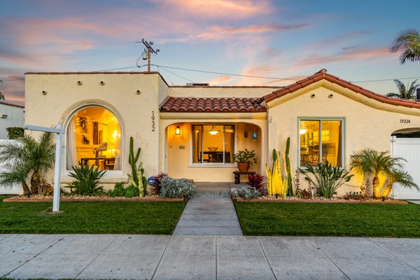 Real Estate Photography - Long Beach Spanish Residence - This beautiful Spanish style home was in need of equally as beautiful photos to capture to true essence of the space. With details throughout and an abundance of natural light, our team captured the space wonderfully. The client also opted for a twilight add-on for those beautiful sunset shots.