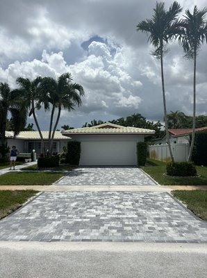Drrivway concrete (pavers) - This project was for a nice lady that looks to remove the old asphalt driveway and install new pavers driveway Drrivway concrete (pavers) - This project was for a nice lady that looks to remove the old asphalt driveway and install new pavers driveway