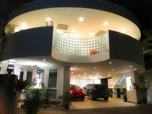 Guest House - A unique and comfortable International Style Guest House. Guest House - A unique and comfortable International Style Guest House.