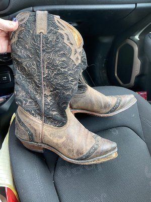 Boots we repaired! - This portfolion will show you many pairs of the awesome boots we have worked on! Boots we repaired! - This portfolion will show you many pairs of the awesome boots we have worked on!