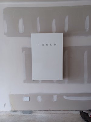 Partial Home Backup - 12.54kW DC Solar + 13.5kWh Tesla Powerwall System - This 12,54kW roof-mounted Solar System included: 33 LG 380Watt solar modules, 33 Enphase IQ8+ MIcroinverters, and a Tesla Powerwall 2 battery. One Powerwall 2 battery is capable of backing up the essential loads in the house such as: Fridge, lights, Partial Home Backup - 12.54kW DC Solar + 13.5kWh Tesla Powerwall System - This 12,54kW roof-mounted Solar System included: 33 LG 380Watt solar modules, 33 Enphase IQ8+ MIcroinverters, and a Tesla Powerwall 2 battery. One Powerwall 2 battery is capable of backing up the essential loads in the house such as: Fridge, lights,