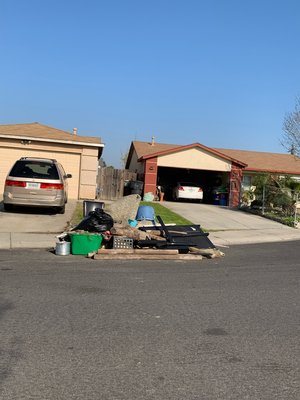 Curbside pick up - Curbside junk removal Curbside pick up - Curbside junk removal