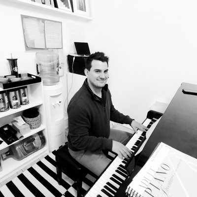 Piano Lessons - Learn to play piano with Baws Studio. Sign up today to get your free trial lesson!